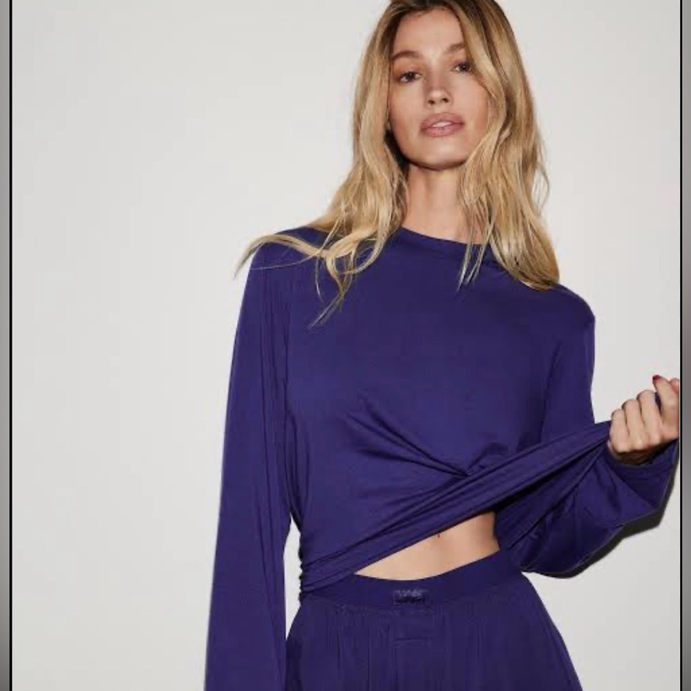 Skims boyfriend boxers & long sleeve tee set - Picture 2 of 9